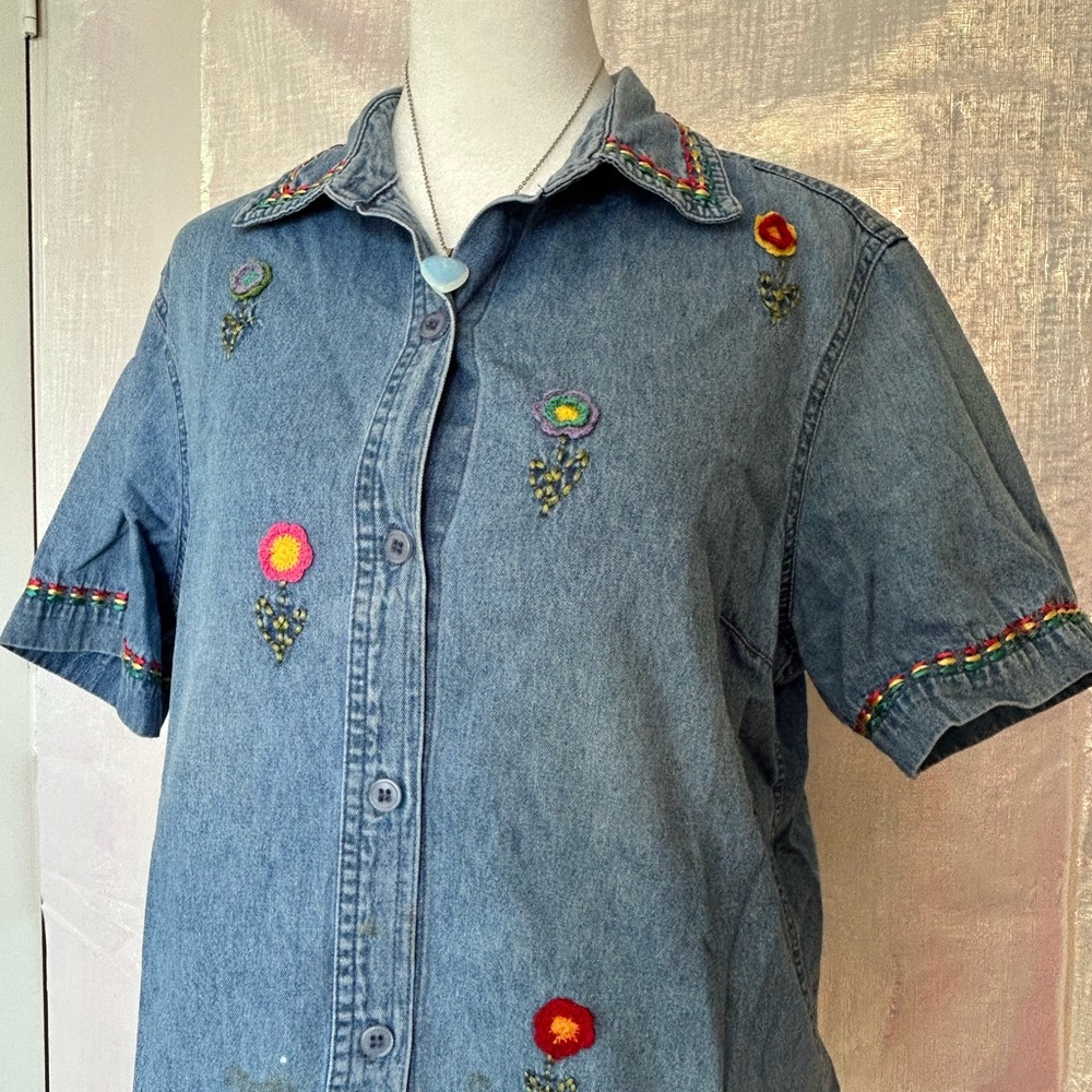 FLAWED Vintage Blue Denim Button-Up Shirt w/ Floral Embroidery. Size M.